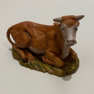Fontanini Ox, seated, white face. 5” nativity series.